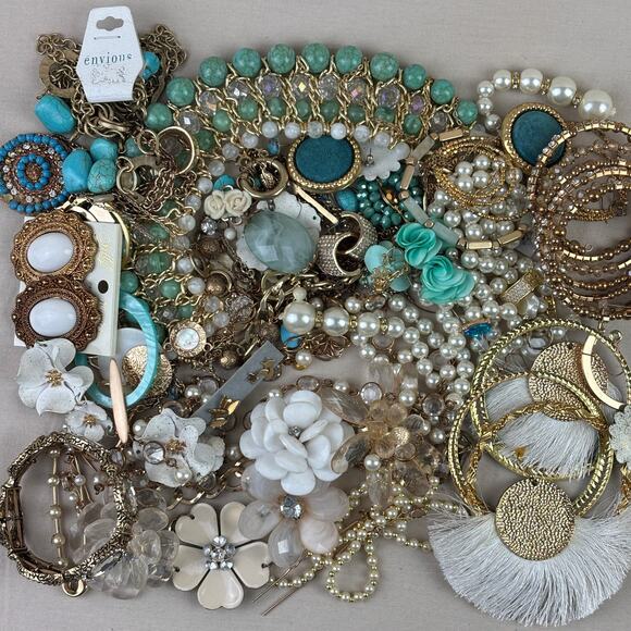 Craft Jewelry Lot - 2 lbs Floral Turquoise Blue White Gold Tone Stones Beads - Picture 1 of 13